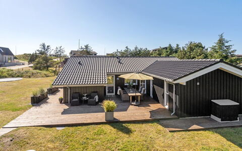 Gun - 450M from the Sea: Piscine, Ville Resort