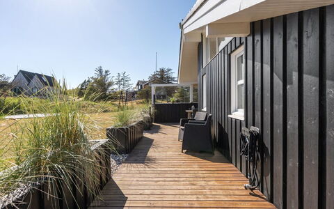 Gun - 450M from the Sea: Piscine, Ville Resort