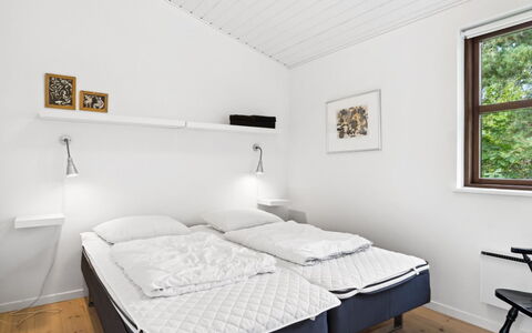 Jonce - 250M from the Sea: Chambre, Lit, Design Intérieur, Sol, Domicile, Literie, Cadre De Lit, Drap De Lit, Plafond, Appartement