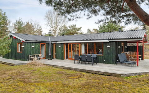 Nada - 200M from the Sea: Meubles, Design Intérieur, Sol, Bois, Sol, Plafond, Parquet, Chaise, Table, Éclairage