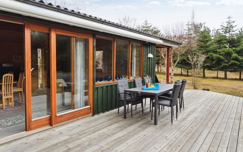 Nada - 200M from the Sea: Meubles, Design Intérieur, Sol, Bois, Sol, Plafond, Parquet, Chaise, Table, Éclairage