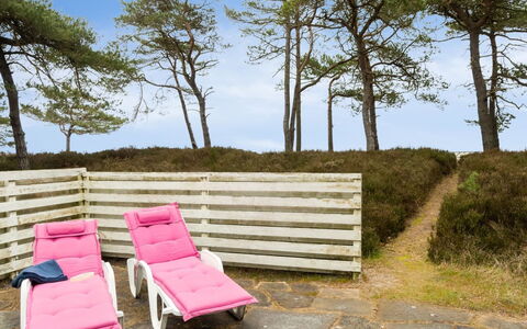 Sanela - 25M from the Sea: Meubles, Design Intérieur, Sol, Bois, Sol, Plafond, Parquet, Chaise, Table, Éclairage