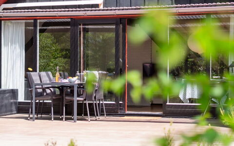 Olla - 400M from the Sea: Meubles, Design Intérieur, Sol, Bois, Sol, Plafond, Parquet, Chaise, Table, Éclairage