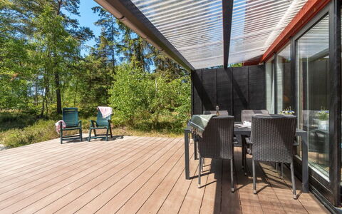 Olla - 400M from the Sea: Meubles, Design Intérieur, Sol, Bois, Sol, Plafond, Parquet, Chaise, Table, Éclairage