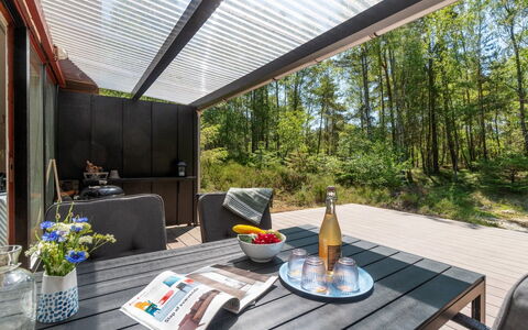Olla - 400M from the Sea: Meubles, Design Intérieur, Sol, Bois, Sol, Plafond, Parquet, Chaise, Table, Éclairage