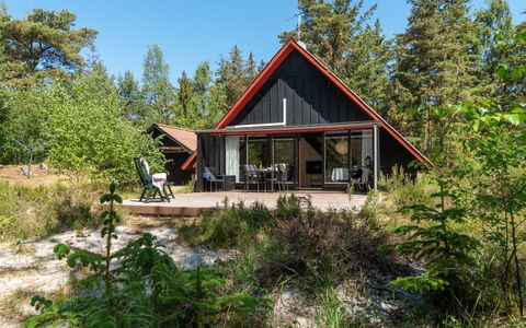 Olla - 400M from the Sea: Bois, Sol, Tache De Bois, Cabinetry, Comptoir, Cuisine, Luminaire Plomberie, Dur, Matériau Naturel, Évier