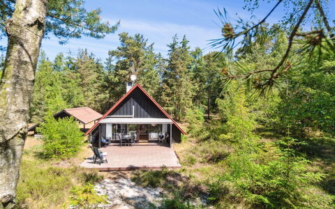 Olla - 400M from the Sea: Bois, Sol, Tache De Bois, Cabinetry, Comptoir, Cuisine, Luminaire Plomberie, Dur, Matériau Naturel, Évier