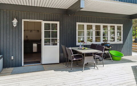 Sjo - 300M from the Sea: Toit, Maison, Lot Terre, Domicile, Chalet, Biens, Batiments Jardin, Ombre, Cabane En Rondins, Aménagement Paysager