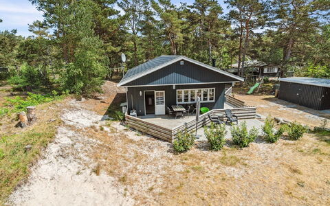 Sjo - 300M from the Sea: Toit, Maison, Lot Terre, Domicile, Chalet, Biens, Batiments Jardin, Ombre, Cabane En Rondins, Aménagement Paysager