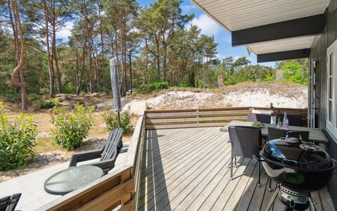 Sjo - 300M from the Sea: Toit, Maison, Lot Terre, Domicile, Chalet, Biens, Batiments Jardin, Ombre, Cabane En Rondins, Aménagement Paysager