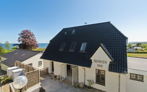 Johanna - 300M from the Sea: Bois, Meubles, Appartement, Pièce, Plafond, Tache De Bois, Chaise, Dur, Vernis, Lumber