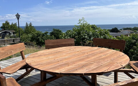 Johanna - 300M from the Sea: Bois, Meubles, Appartement, Pièce, Plafond, Tache De Bois, Chaise, Dur, Vernis, Lumber