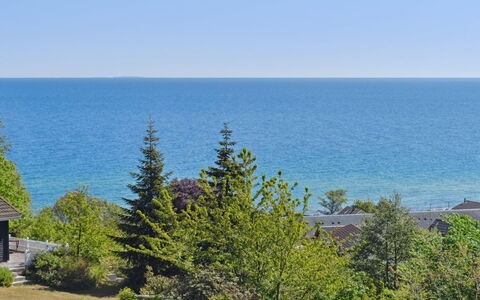 Johanna - 300M from the Sea: Bois, Meubles, Appartement, Pièce, Plafond, Tache De Bois, Chaise, Dur, Vernis, Lumber
