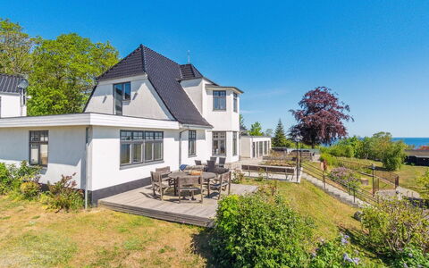 Johanna - 300M from the Sea: Bois, Meubles, Appartement, Pièce, Plafond, Tache De Bois, Chaise, Dur, Vernis, Lumber