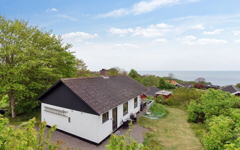 Dika - 400M from the Sea: Chalet, Domicile, Maison, Toit, Porche, Biens, Siding, Batiments Jardin, Ferme, Cour