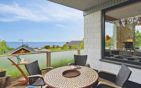 Dika - 400M from the Sea: Chalet, Domicile, Maison, Toit, Porche, Biens, Siding, Batiments Jardin, Ferme, Cour
