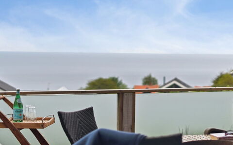 Dika - 400M from the Sea: Chalet, Domicile, Maison, Toit, Porche, Biens, Siding, Batiments Jardin, Ferme, Cour