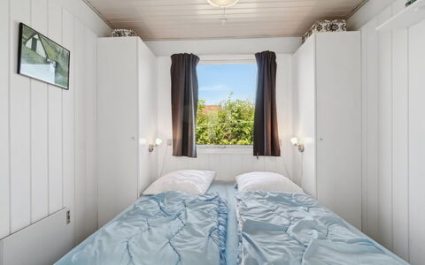 Eliene - 400M from the Sea: Bois, Chambre, Plafond, Sol, Domicile, Lit, Cadre De Lit, Tache De Bois, Dur, Drap De Lit