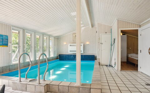 Isto - 250M from the Sea: Bois, Sol, Sol, Design Intérieur, Plafond, Meubles, Recours, Dur, Piscine, Parquet