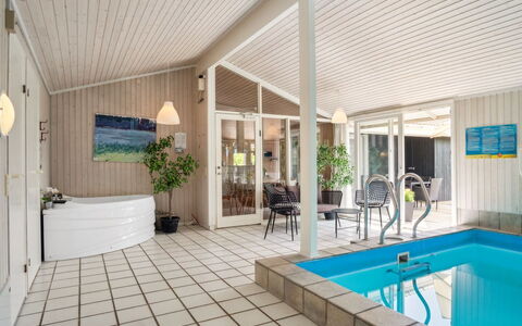 Isto - 250M from the Sea: Composite, Porte, Piscine, Recours, Biens, Plante D'Appartement, Conception, Pot De Fleur, Hôtel, Eco Hôtel
