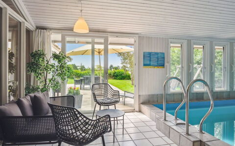 Isto - 250M from the Sea: Meubles, Recours, Chaise, Ombre, Piscine, Mobilier De Jardin, Jardin, Eco Hôtel, Biens, Cour