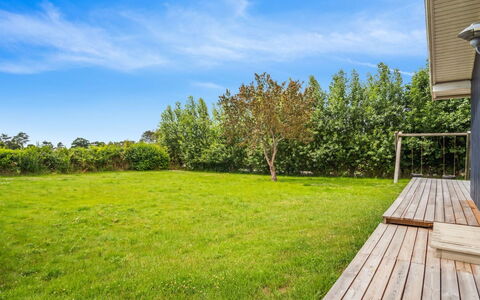 Isto - 250M from the Sea: Vert, Herbe, Lot Terre, Jardin, Pelouse, Ombre, Prairie, Aménagement Paysager, Cour