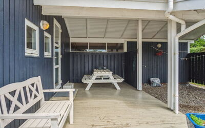 Isto - 250M from the Sea