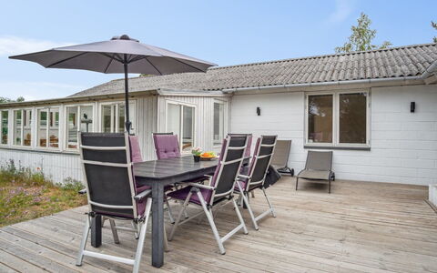 Janna - 75M from the Sea: Meubles, Design Intérieur, Sol, Bois, Sol, Plafond, Parquet, Chaise, Table, Éclairage