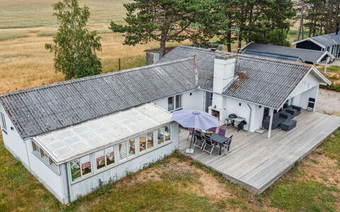 Janna - 75M from the Sea: Meubles, Design Intérieur, Sol, Bois, Sol, Plafond, Parquet, Chaise, Table, Éclairage