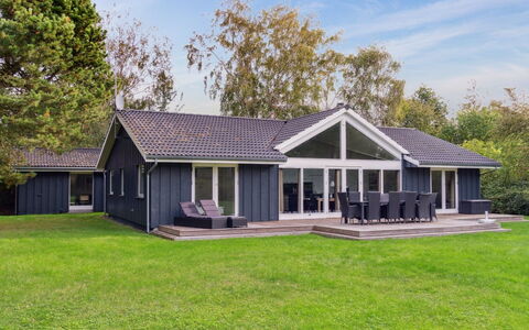Josina - 675M from the Sea: Herbe, Maison, Toit, Domicile, Chalet, Arbuste, Lot Terre, Zone Rurale, Ferme, Couverture De Sol