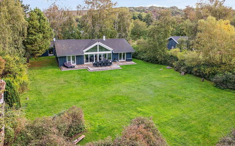 Josina - 675M from the Sea: Herbe, Maison, Toit, Domicile, Chalet, Arbuste, Lot Terre, Zone Rurale, Ferme, Couverture De Sol