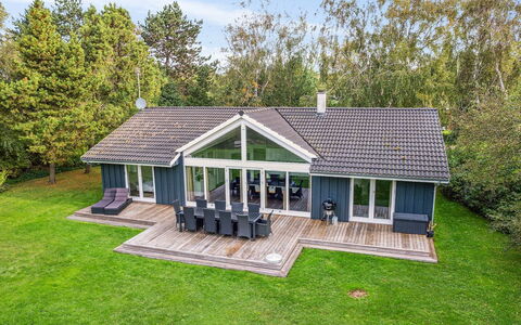 Josina - 675M from the Sea: Herbe, Maison, Toit, Domicile, Chalet, Arbuste, Lot Terre, Zone Rurale, Ferme, Couverture De Sol