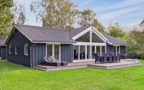 Josina - 675M from the Sea: Herbe, Maison, Toit, Domicile, Chalet, Arbuste, Lot Terre, Zone Rurale, Ferme, Couverture De Sol