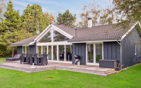 Josina - 675M from the Sea: Herbe, Maison, Toit, Domicile, Chalet, Arbuste, Lot Terre, Zone Rurale, Ferme, Couverture De Sol