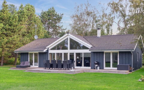Josina - 675M from the Sea: Herbe, Maison, Toit, Domicile, Chalet, Arbuste, Lot Terre, Zone Rurale, Ferme, Couverture De Sol