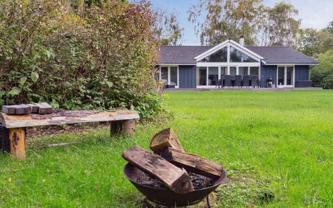 Josina - 675M from the Sea: Herbe, Maison, Toit, Domicile, Chalet, Arbuste, Lot Terre, Zone Rurale, Ferme, Couverture De Sol
