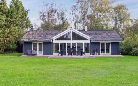 Josina - 675M from the Sea: Herbe, Maison, Toit, Domicile, Chalet, Arbuste, Lot Terre, Zone Rurale, Ferme, Couverture De Sol