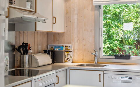 Dorti - 725M from the Sea: Cuisine, Appareil De Cuisine, Comptoir, Meubles, Bois, Design Intérieur, Principaux Appliance, Plafond, Cabinetry, Pièce