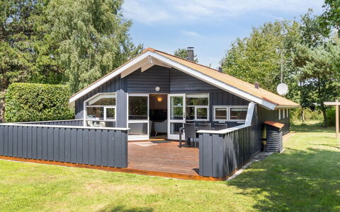 Dorti - 725M from the Sea: Porche, Chalet, Siding, Dur, Ombre, Biens, Plate-Forme, Batiments Jardin, Planche, Cour