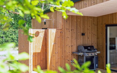 Tinja - 900M from the Sea: Meubles, Design Intérieur, Sol, Bois, Sol, Plafond, Parquet, Chaise, Table, Éclairage