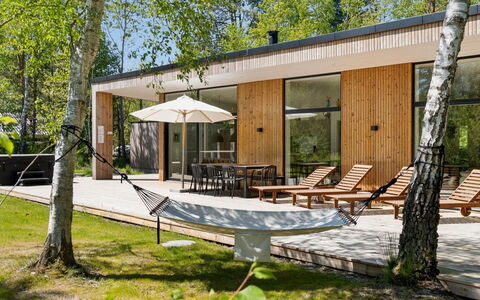 Tinja - 900M from the Sea: Meubles, Design Intérieur, Sol, Bois, Sol, Plafond, Parquet, Chaise, Table, Éclairage