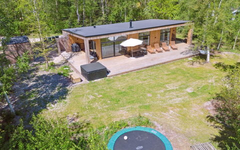 Tinja - 900M from the Sea: Meubles, Design Intérieur, Sol, Bois, Sol, Plafond, Parquet, Chaise, Table, Éclairage