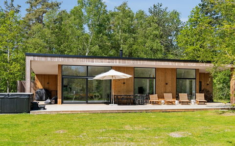 Tinja - 900M from the Sea: Meubles, Design Intérieur, Sol, Bois, Sol, Plafond, Parquet, Chaise, Table, Éclairage