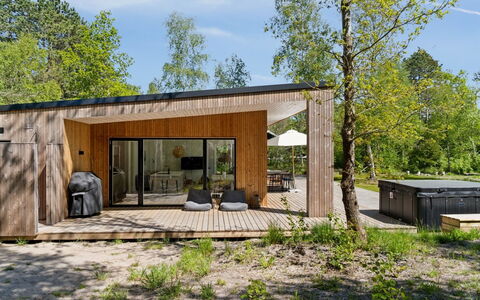 Tinja - 900M from the Sea: Meubles, Design Intérieur, Sol, Bois, Sol, Plafond, Parquet, Chaise, Table, Éclairage