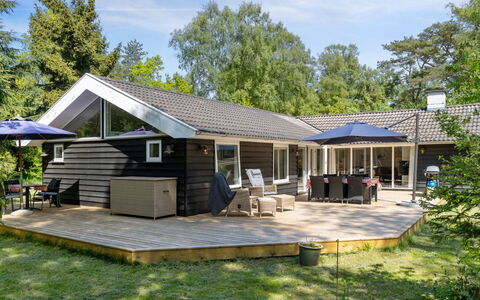 Amina - 1.1Km from the Sea: Domicile, Maison, Toit, Chalet, Porte, Ombre, Biens, Porche, Cour, Siding