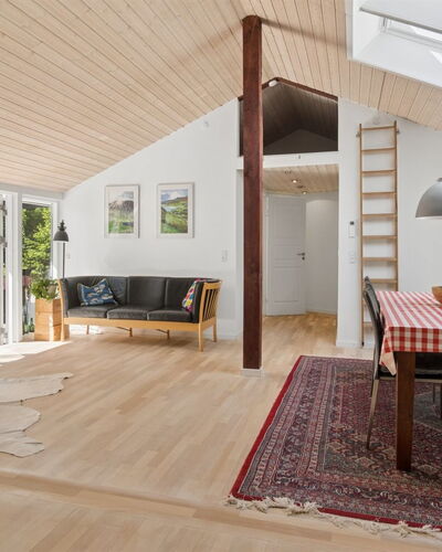 Amina - 1.1Km from the Sea: Sol, Design Intérieur, Meubles, Bois, Sol, Plafond, Parquet, Domicile, Luminaire, Salon
