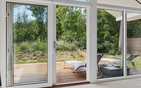 Elin - 200M from the Sea: Meubles, Design Intérieur, Sol, Bois, Sol, Plafond, Parquet, Chaise, Table, Éclairage