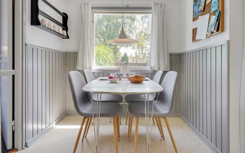 Harri - 700M from the Sea: Meubles, Design Intérieur, Sol, Bois, Sol, Plafond, Parquet, Chaise, Table, Éclairage