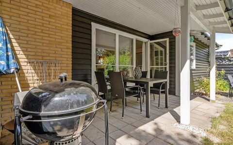 Harri - 700M from the Sea: Meubles, Design Intérieur, Sol, Bois, Sol, Plafond, Parquet, Chaise, Table, Éclairage
