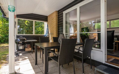 Harri - 700M from the Sea: Meubles, Design Intérieur, Sol, Bois, Sol, Plafond, Parquet, Chaise, Table, Éclairage